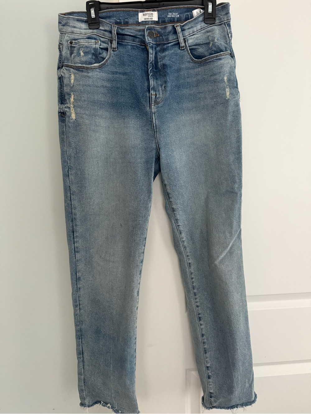 Kensie Light Wash Ankle Cropped Distressed Jeans